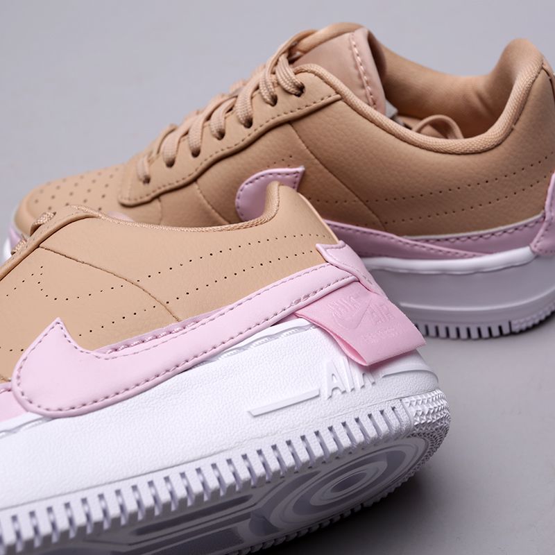  Nike Air Force 1 LV8