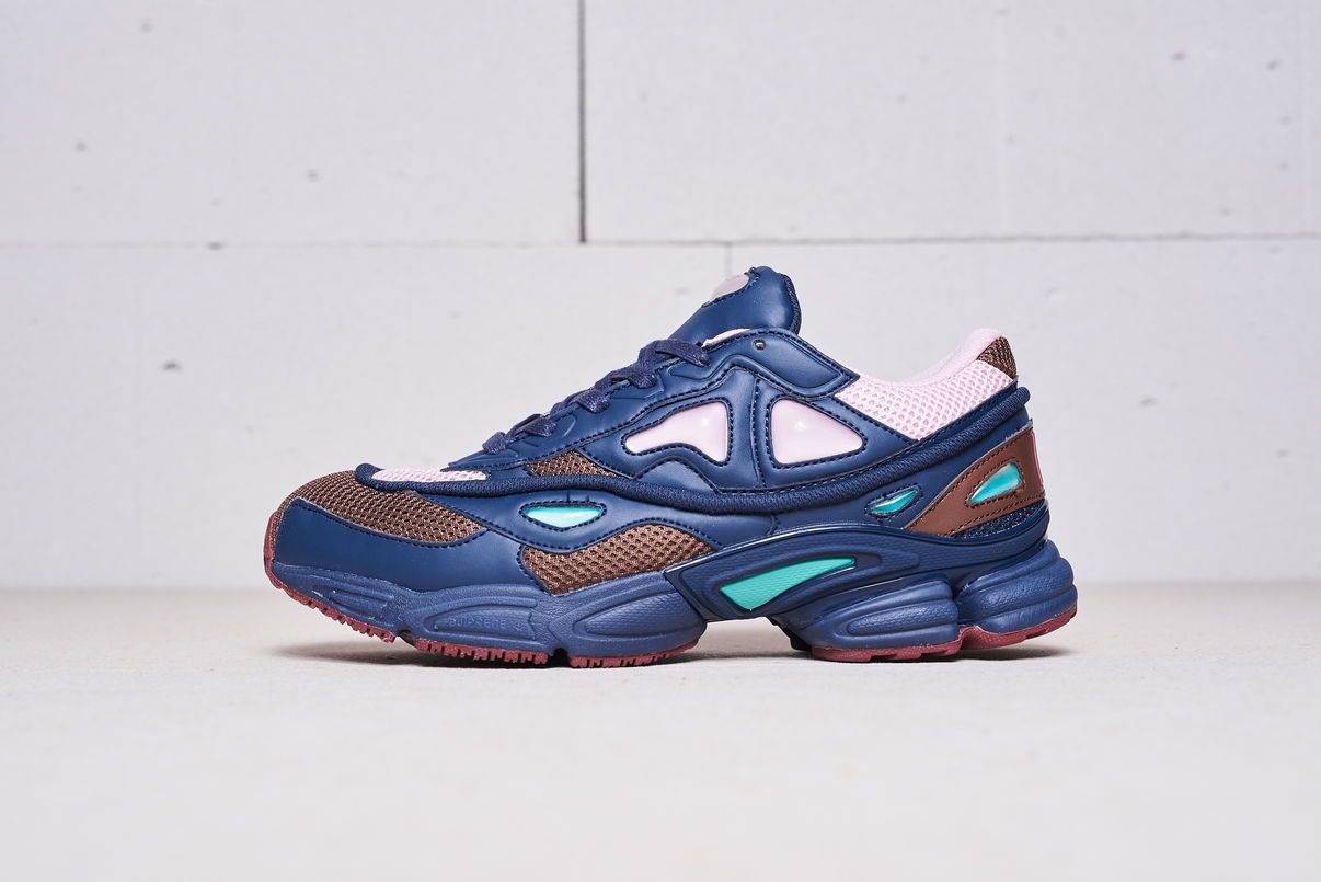 Adidas raf simons ozweego. Озвиго 2. Озвиго 2. Raf simons x adidas ozweego 2. Adidas x raf simons ozweego.